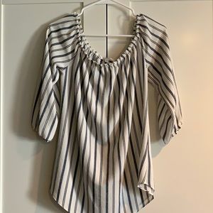 Off the shoulder long sleeve blouse - Size M